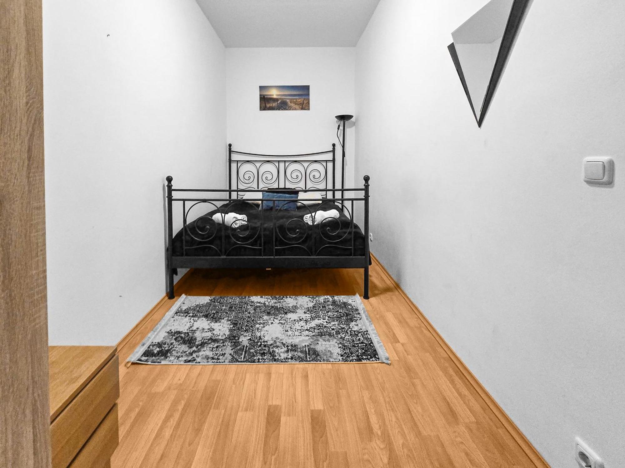 Modern Three-Bedroom, Triple King Beds Вена Экстерьер фото