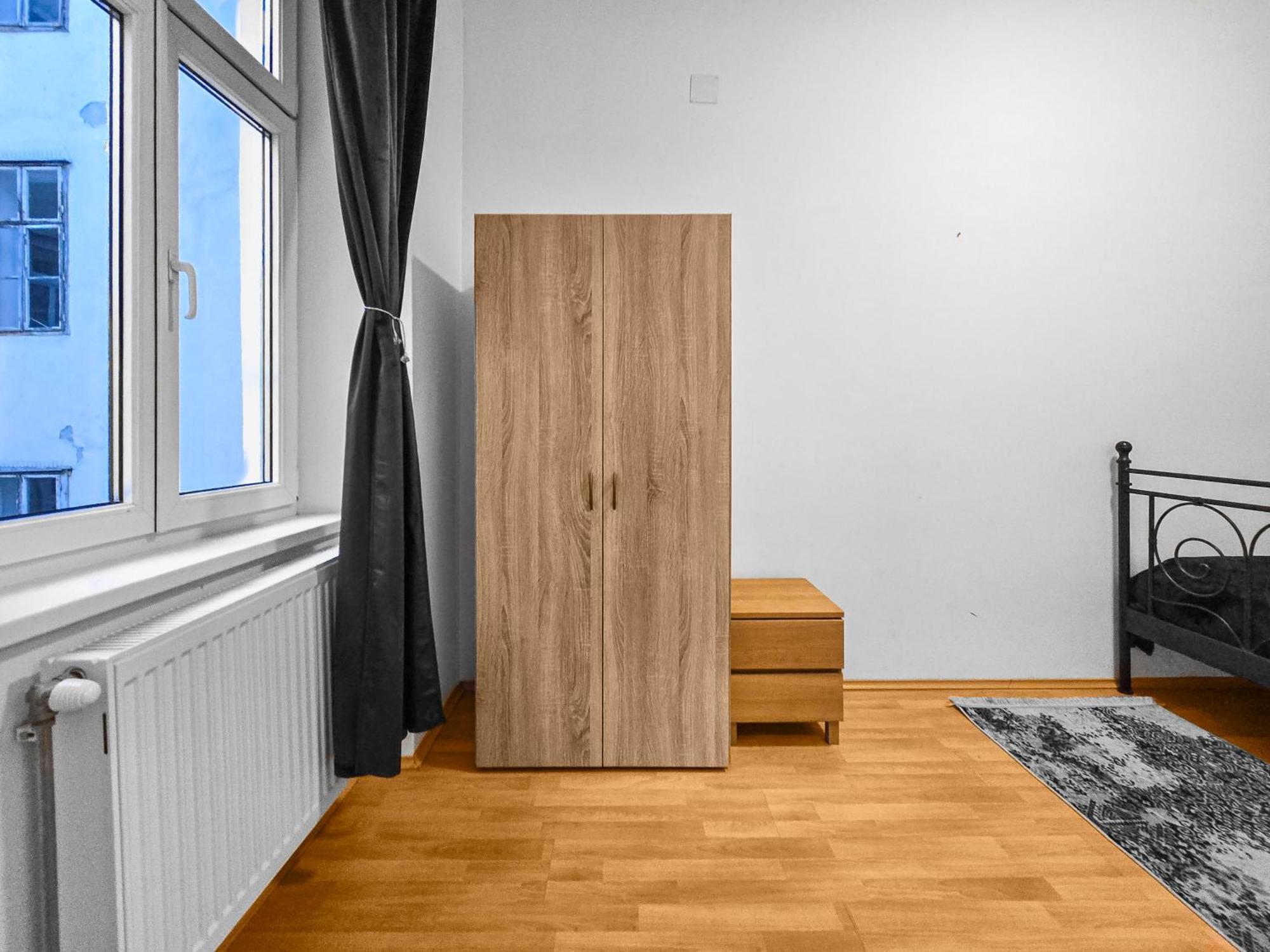 Modern Three-Bedroom, Triple King Beds Вена Экстерьер фото